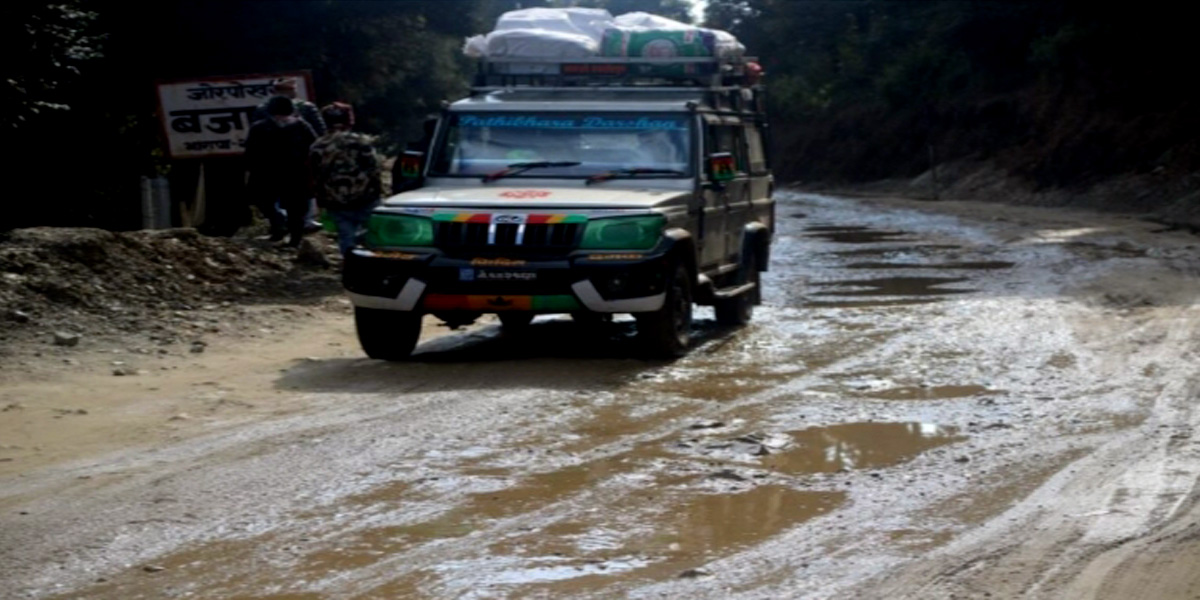  पूर्वी पहाडको ‘लाइफलाइन’ मेची राजमार्ग जीर्ण बन्दै